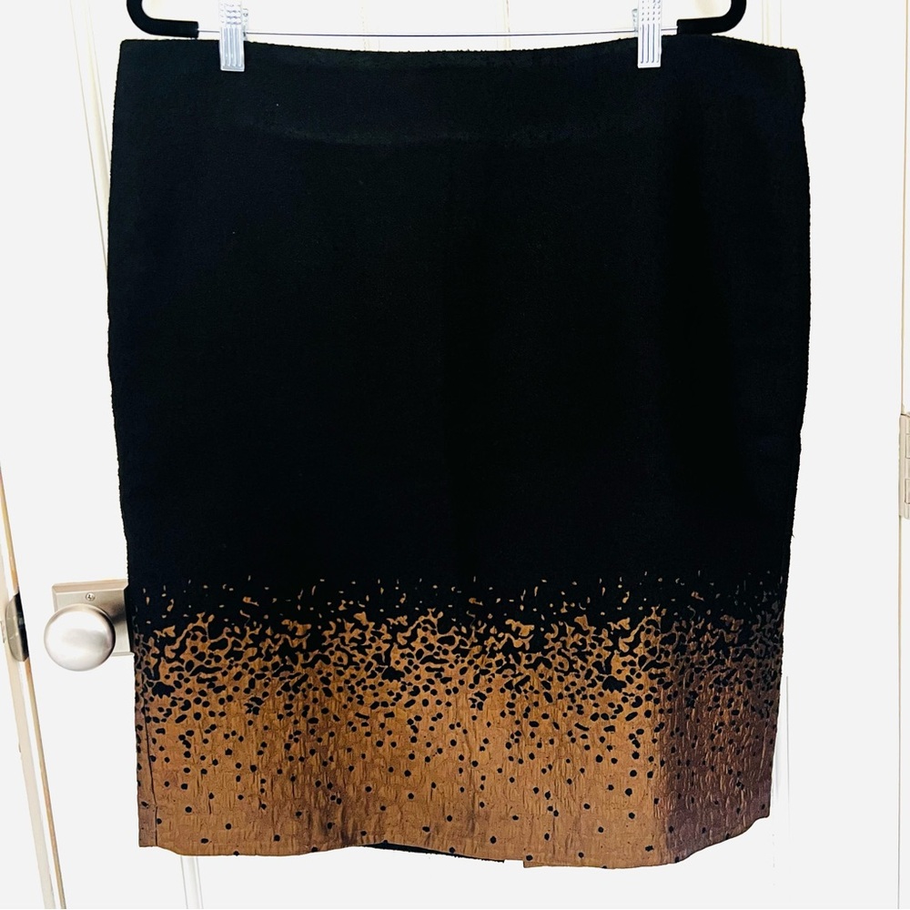 GORGEOUS ANN TAYLOR PENCIL SKIRT WITH ELEGANT HEM DETAIL